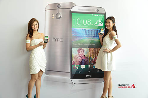 Rain and Jennifer with HTC One (M8)_1