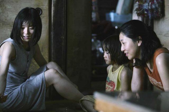 小偷家族, SHOPLIFTERS