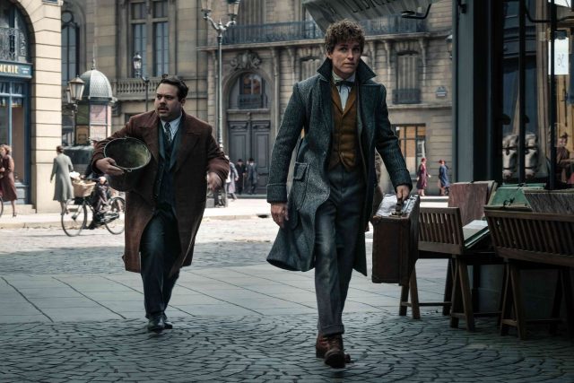 J.K.羅琳, J.K. Rowling, 《怪獸與葛林戴華德之罪》, Fantastic Beasts: The Crimes of Grindelwald, Eddie Redmayne, 艾迪烈梅尼, Johnny Depp, 尊尼特普, Jude Law, 祖迪羅 , Katherine Waterston, 嘉芙蓮禾達史東, Dan Fogler, 丹方格, Alison ,艾歷遜蘇度, Sudol,Ezra Miller, 艾薩米勒, Zoë Kravitz, 素兒卡維斯, Callum Turner, 哥倫杜納, Claudia Kim, 金秀賢, William Nadylam, 威廉納迪林, Kevin Guthrie, 奇雲吉夫韋,Carmen Ejogo, 卡雯伊祖高,Poppy Corby-Tuech,波佩歌比特卓