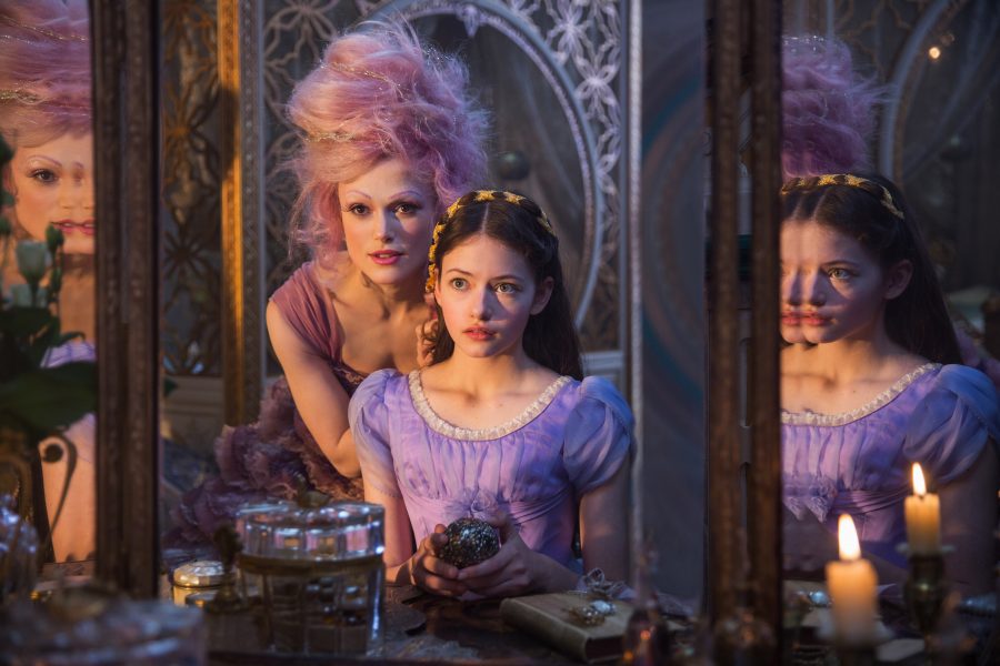 《胡桃夾子》,The Nutcracker and the Four Realms, 麥姬絲霍兒,Mackenzie Foy ,姬拉麗莉,Keira Knightley,摩根費曼,Morgan Freeman,海倫美雲,Helen Mirren,賴斯荷士莊,Lasse Hallström,Walt Disney ,迪士尼