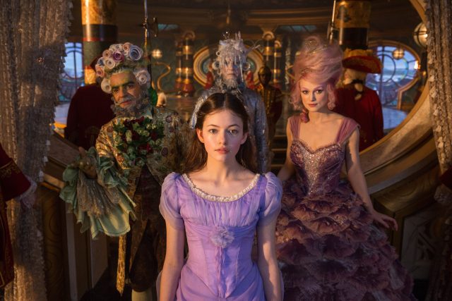 《胡桃夾子》,The Nutcracker and the Four Realms, 麥姬絲霍兒,Mackenzie Foy ,姬拉麗莉,Keira Knightley,摩根費曼,Morgan Freeman,海倫美雲,Helen Mirren,賴斯荷士莊,Lasse Hallström,Walt Disney ,迪士尼